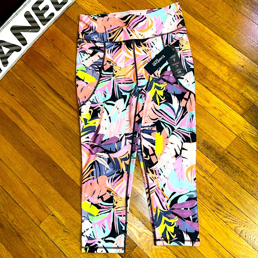 bebe Sport Yoga Printed Capri Leggings